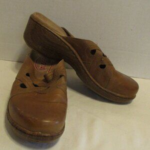 Klogs Woman Size 8.5 Brown Tan Vacation Travel Cruise Top Slide Shoes